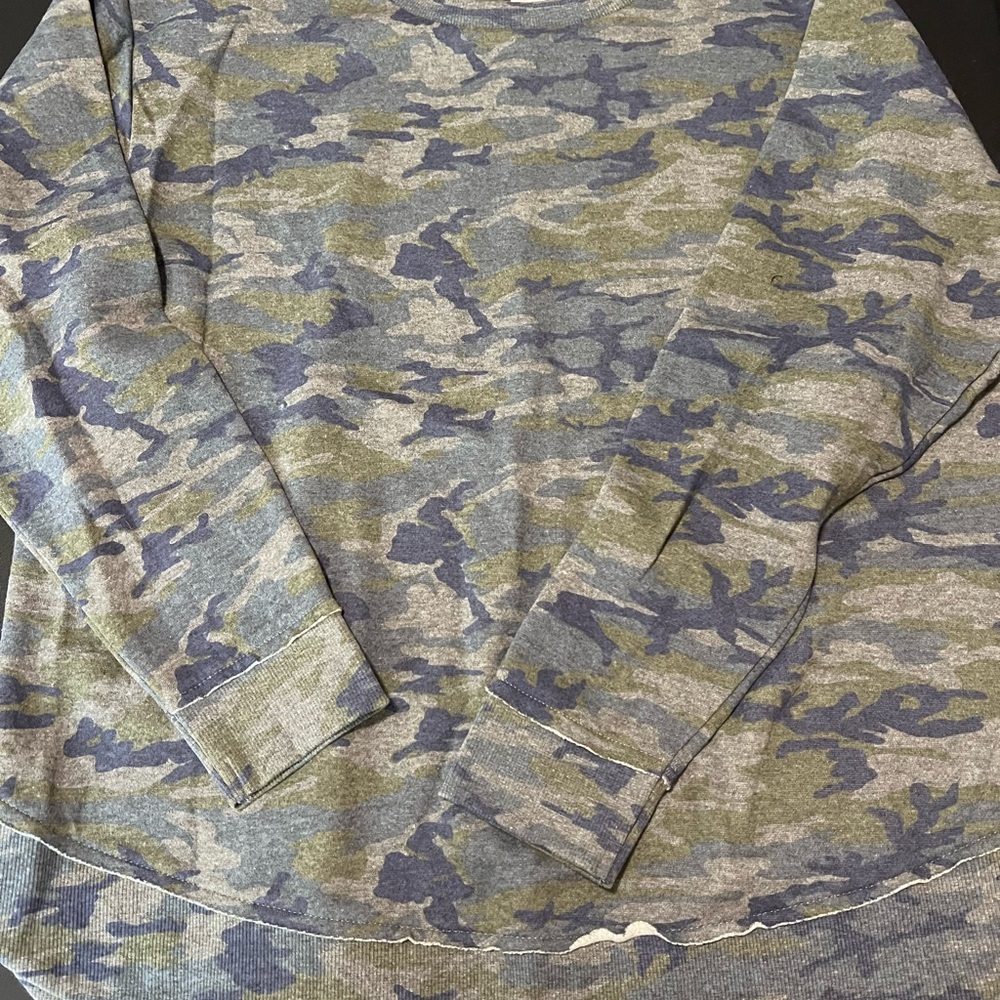 Womens Camo L.A.T. Pullover